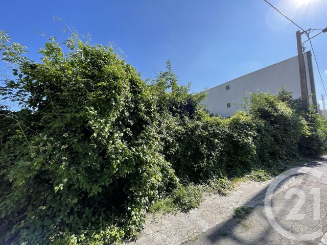 Afficher la photo en grand terrain à vendre - 628.0 m2 - ST QUENTIN - 02 - PICARDIE - Century 21 Faubourg D'Isle