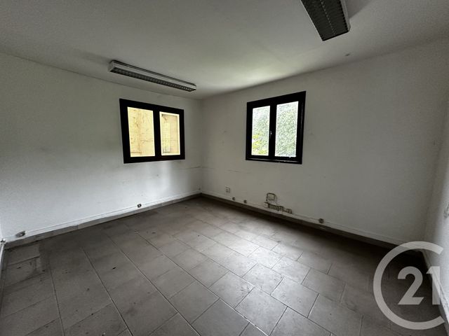 Afficher la photo en grand parking à louer - 350.0 m2 - ROUVROY - 02 - PICARDIE - Century 21 Faubourg D'Isle