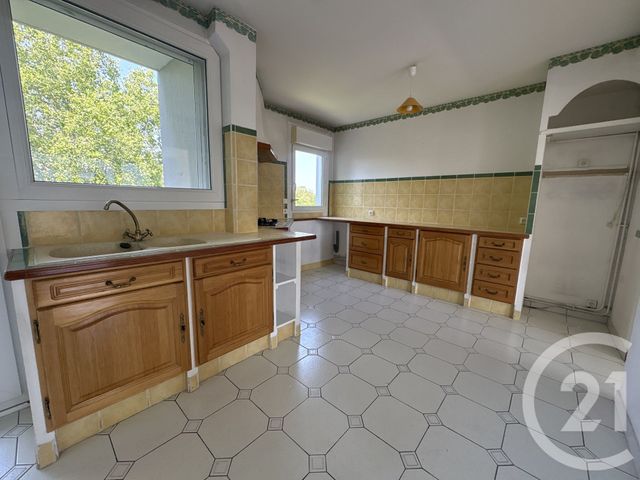 Appartement T3 à louer - 3 pièces - 81.0 m2 - ST QUENTIN - 02 - PICARDIE - Century 21 Faubourg D'Isle