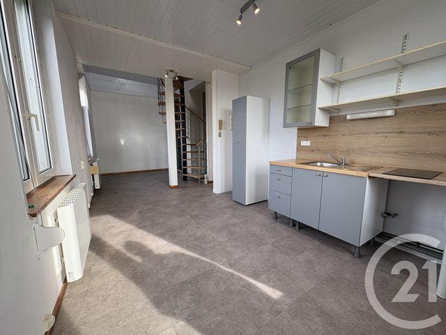 Appartement Duplex à louer - 2 pièces - 42.0 m2 - ST QUENTIN - 02 - PICARDIE - Century 21 Faubourg D'Isle