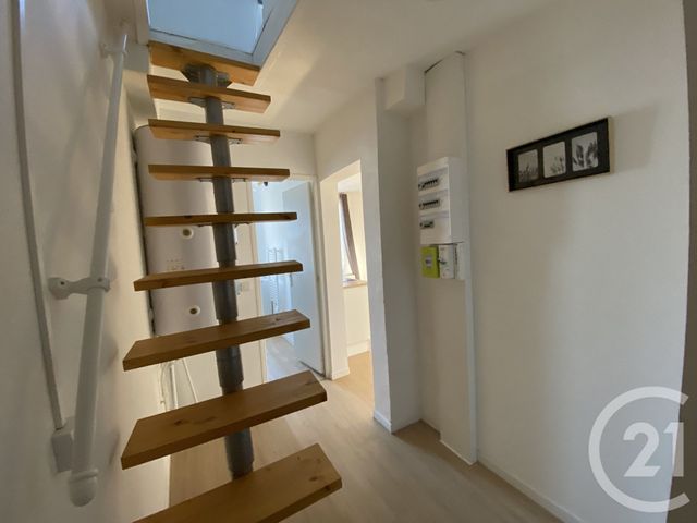 Appartement Duplex à louer - 2 pièces - 33.0 m2 - ST QUENTIN - 02 - PICARDIE - Century 21 Faubourg D'Isle