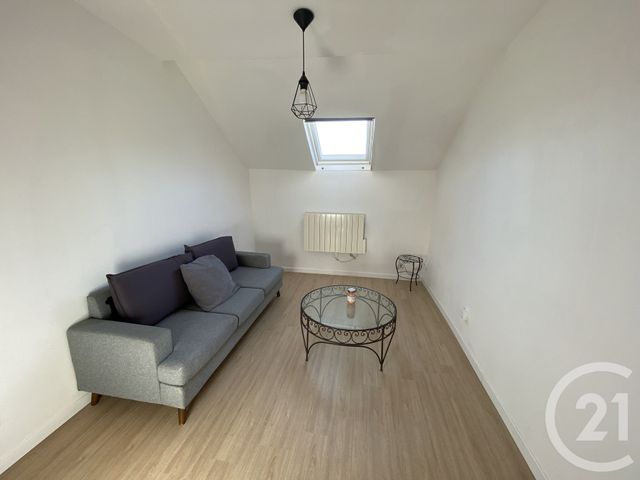 Appartement Duplex à louer - 2 pièces - 33.0 m2 - ST QUENTIN - 02 - PICARDIE - Century 21 Faubourg D'Isle