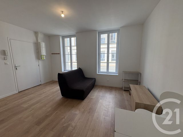 Appartement T2 à louer - 2 pièces - 37.0 m2 - ST QUENTIN - 02 - PICARDIE - Century 21 Faubourg D'Isle