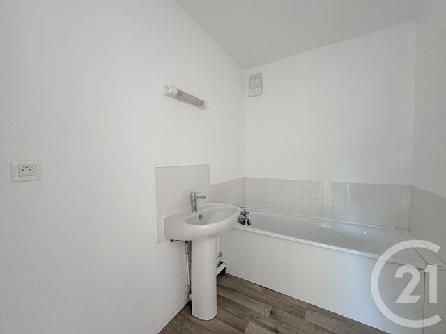 Appartement T3 à louer - 3 pièces - 63.25 m2 - ST QUENTIN - 02 - PICARDIE - Century 21 Faubourg D'Isle